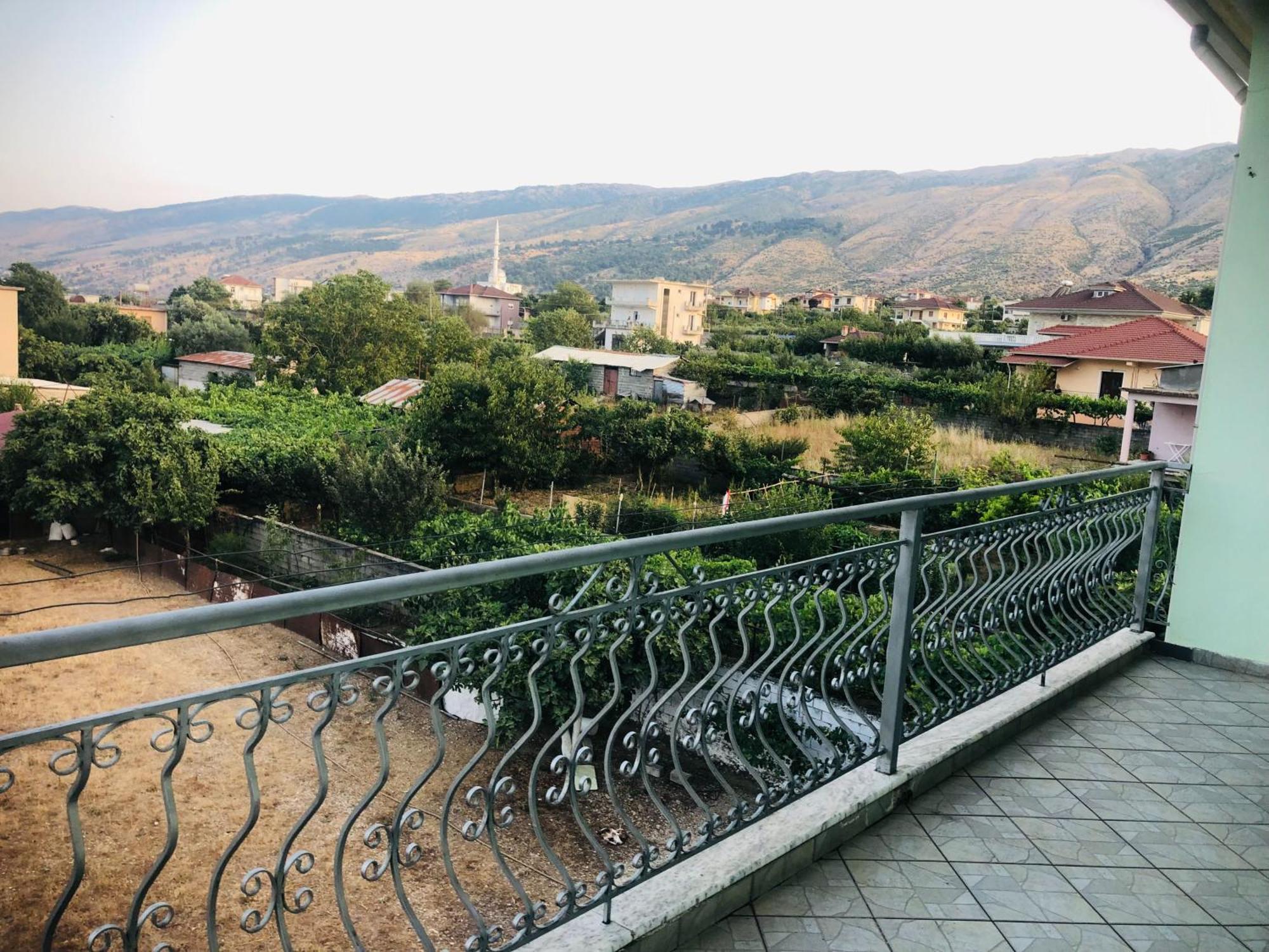 Villa Orhan Lazarat Gjirokastër المظهر الخارجي الصورة