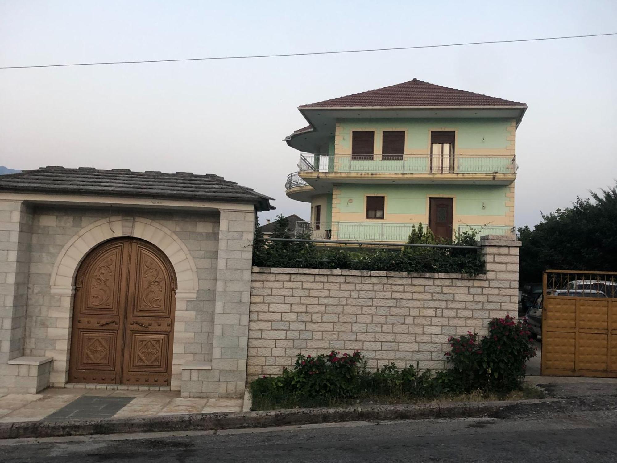 Villa Orhan Lazarat Gjirokastër المظهر الخارجي الصورة